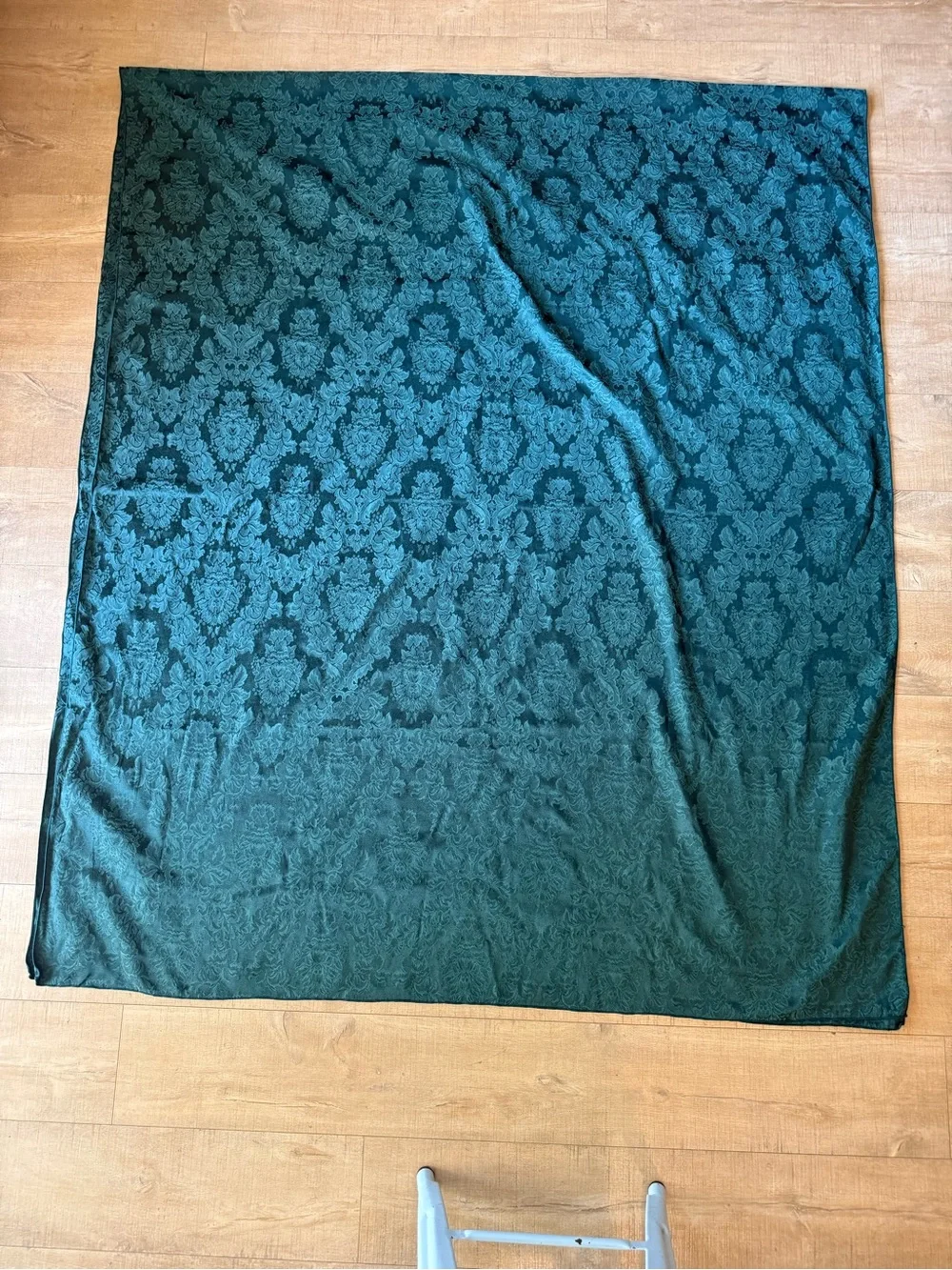 VTG Avon Home Damask Green Banquet Table Cloth 59x141 Oblong Holiday Party